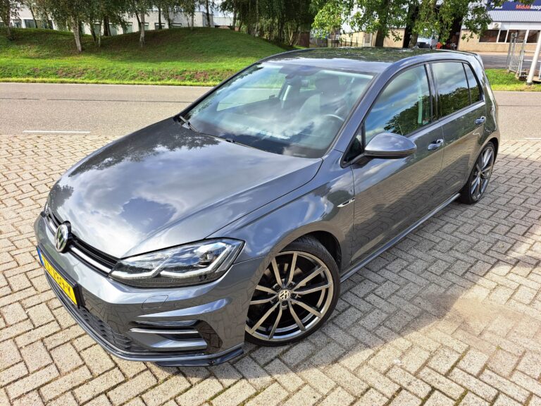 VOLKSWAGEN – GOLF