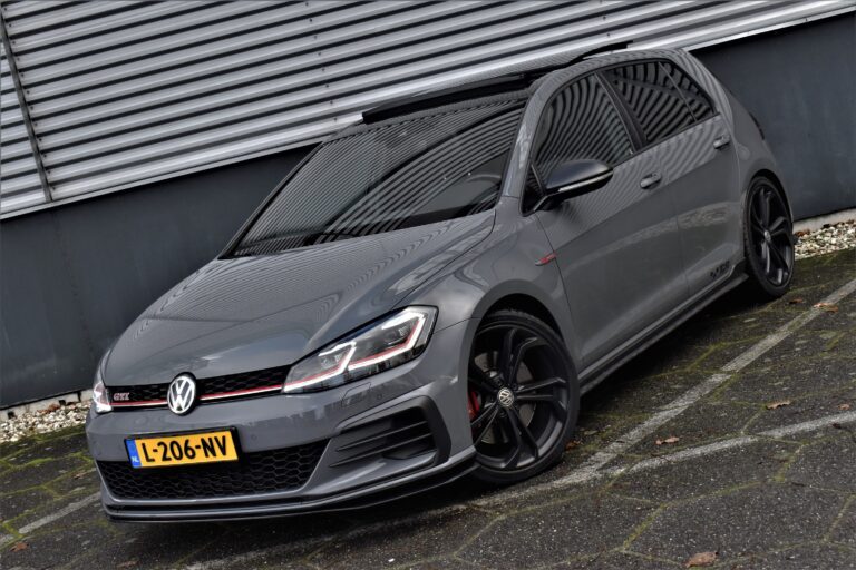 VOLKSWAGEN – GOLF