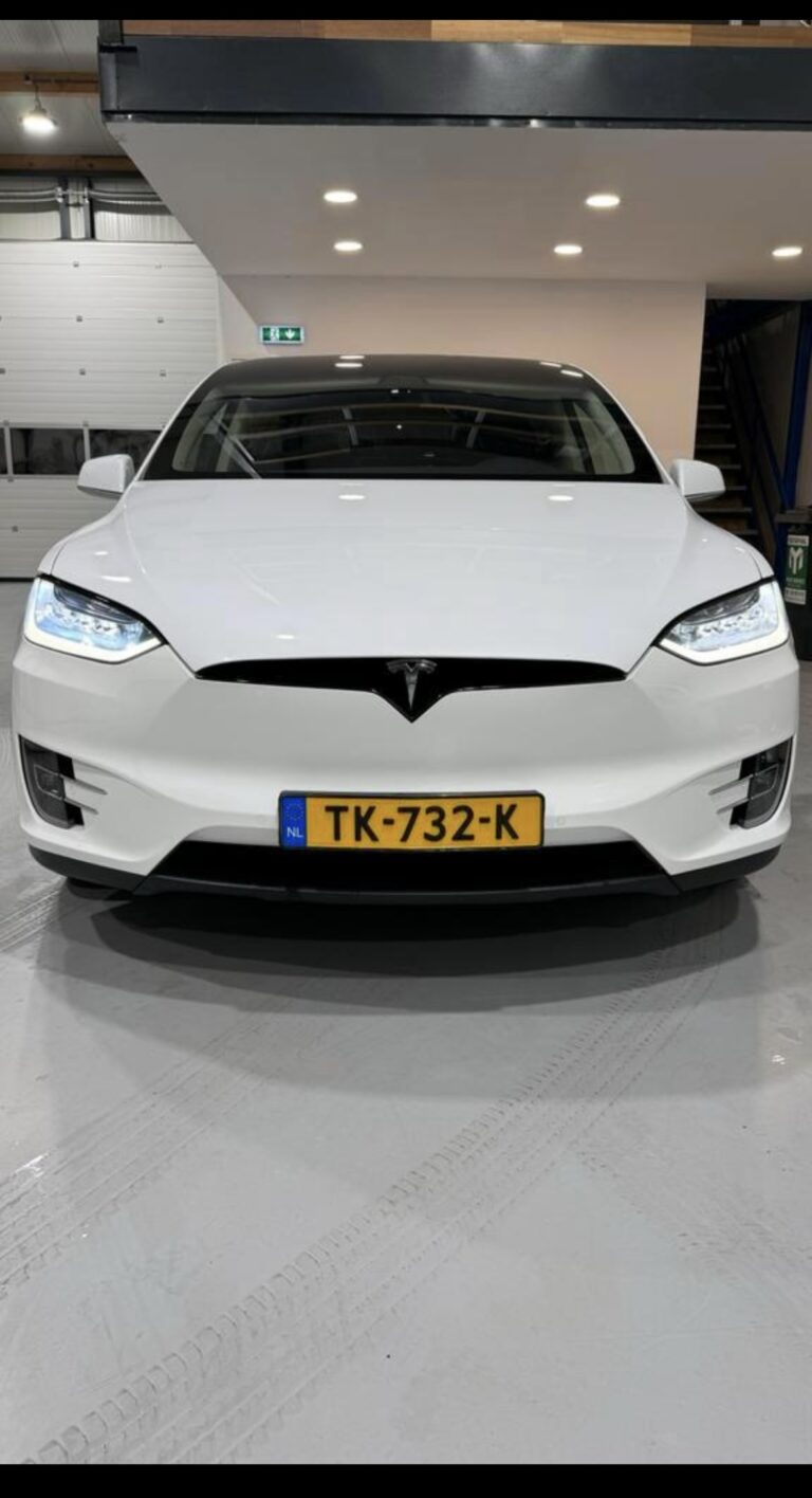 TESLA – MODEL X