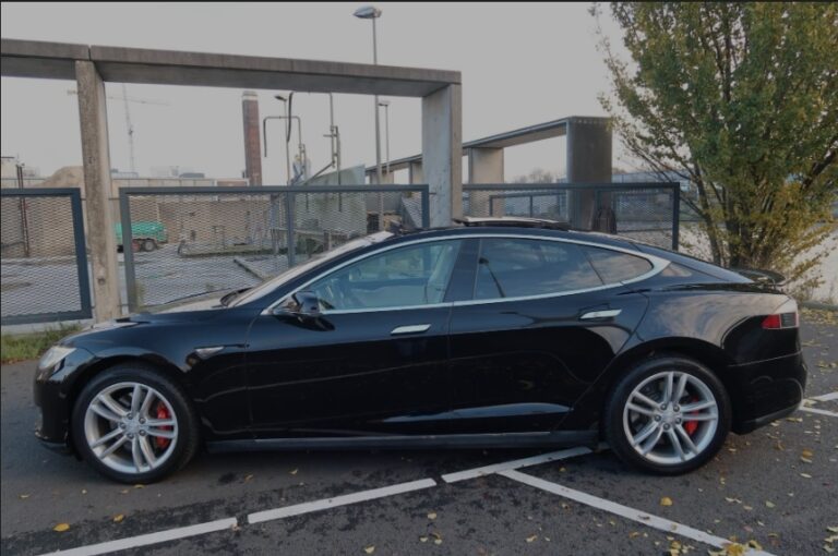 TESLA – MODEL S