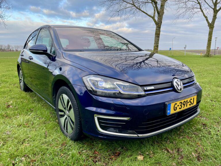 VOLKSWAGEN – GOLF