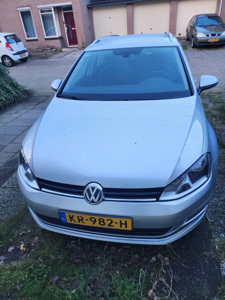 VOLKSWAGEN – GOLF