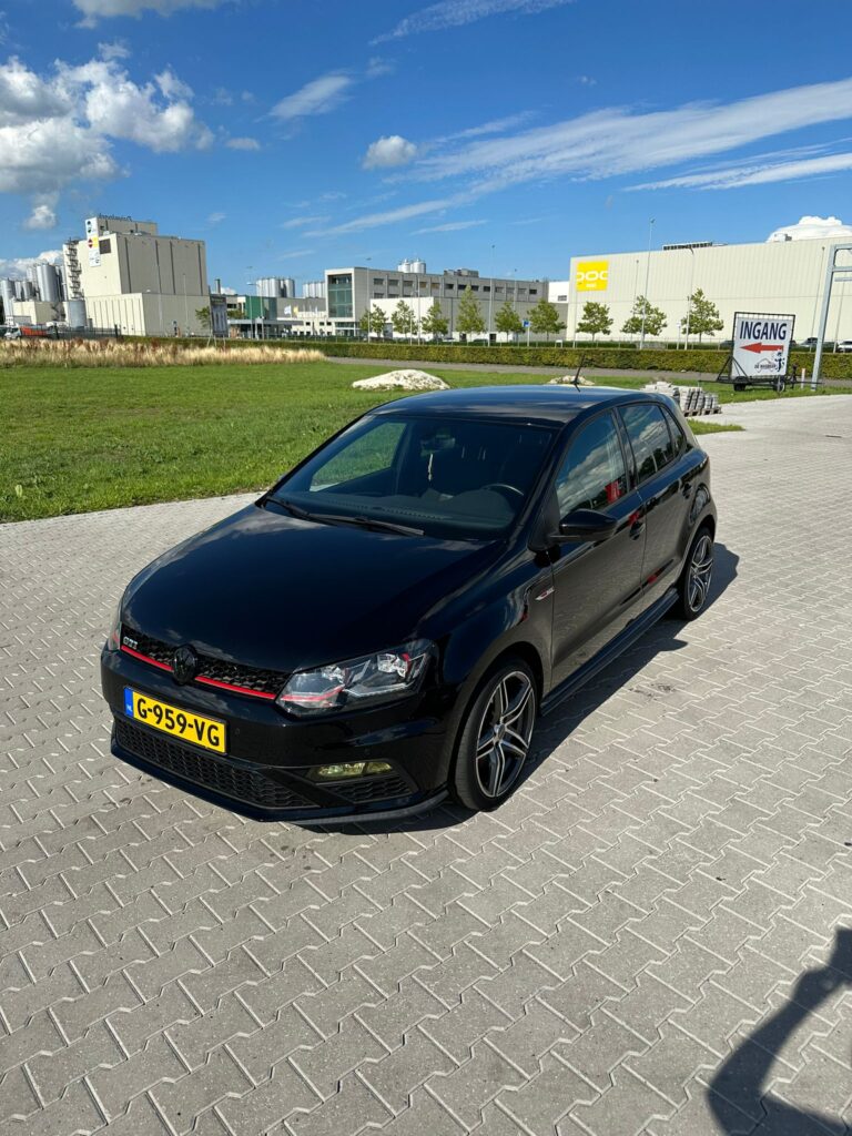 VOLKSWAGEN – POLO