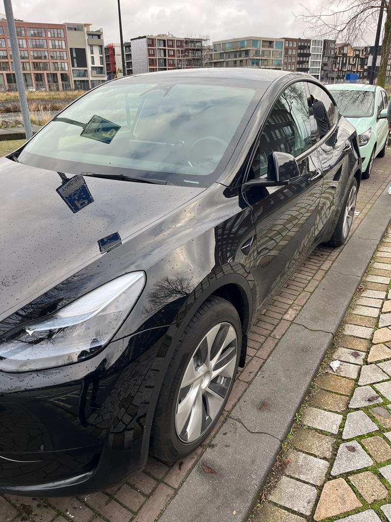 TESLA – MODEL Y