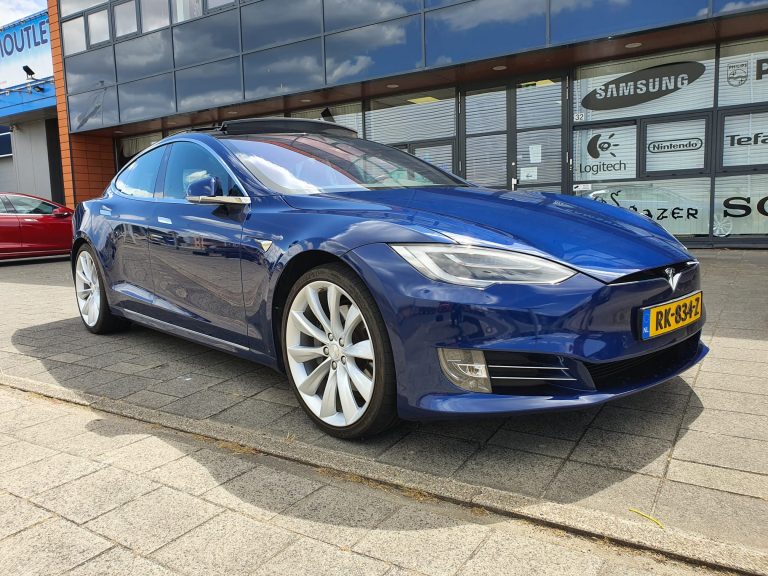 TESLA – MODEL S