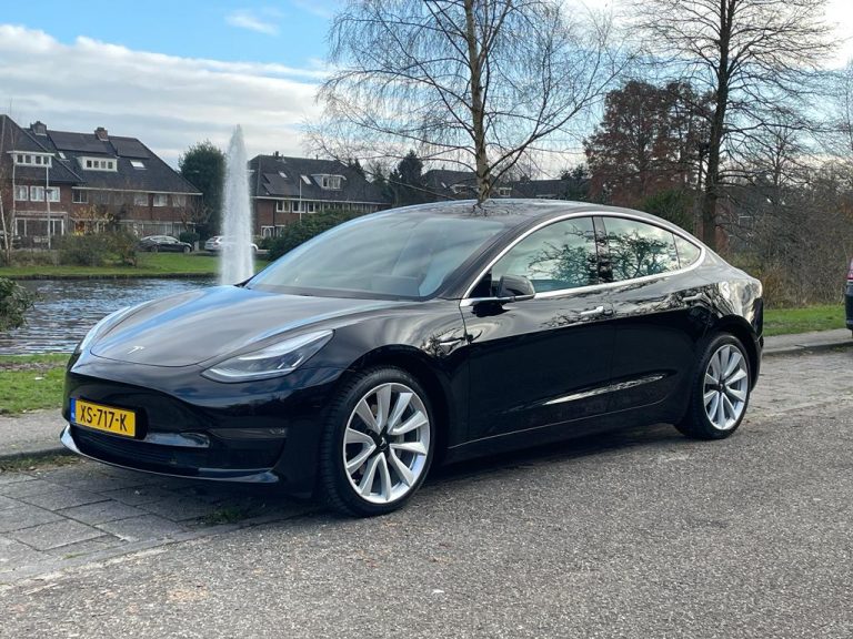 TESLA – MODEL 3