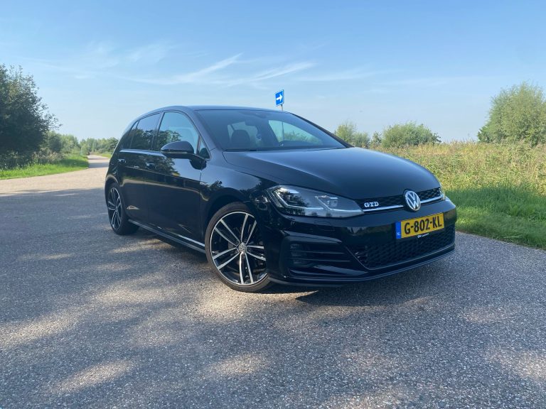 VOLKSWAGEN – GOLF