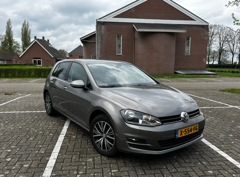 VOLKSWAGEN – GOLF