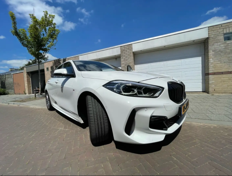 BMW  1-SERIE