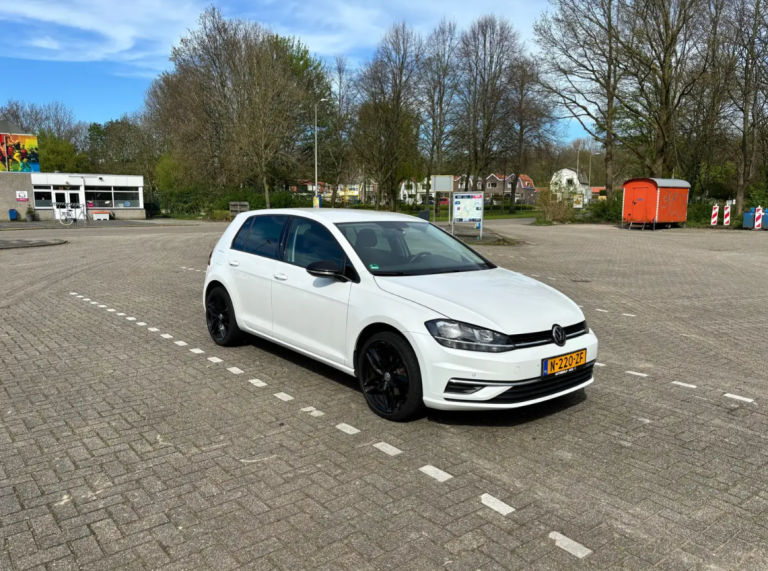 VOLKSWAGEN – GOLF