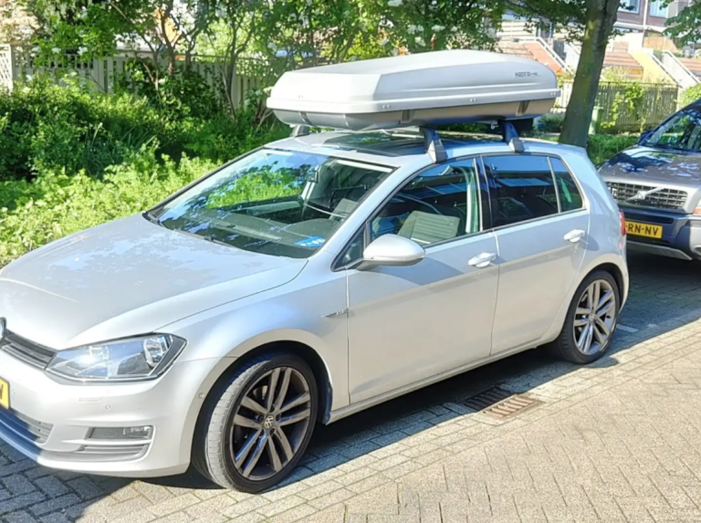 VOLKSWAGEN – GOLF