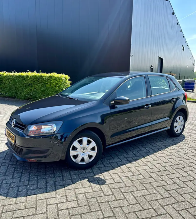 VOLKSWAGEN – POLO