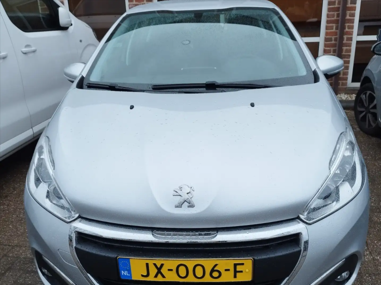 PEUGEOT – 208