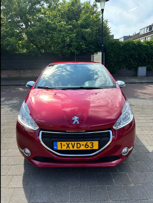 PEUGEOT – 208