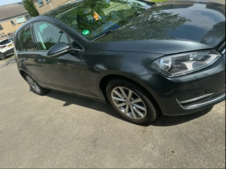 VOLKSWAGEN – GOLF