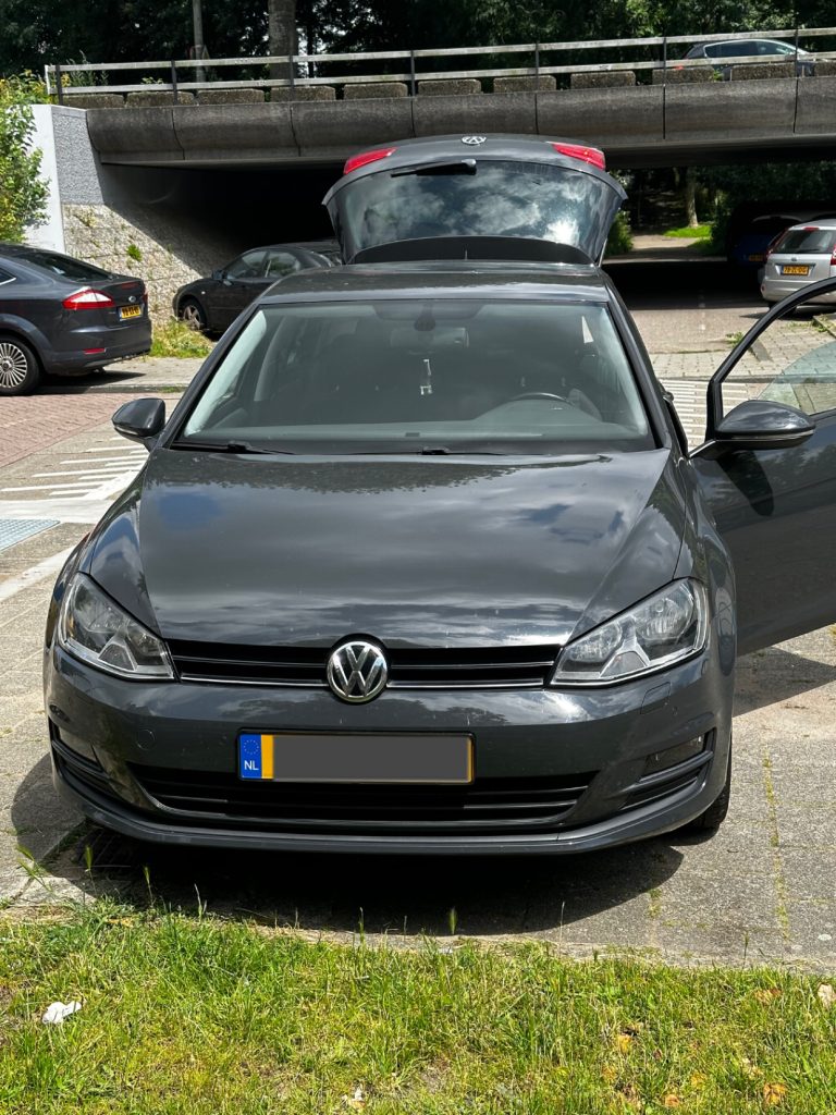 VOLKSWAGEN – GOLF