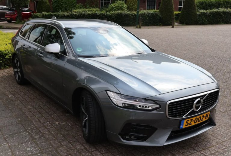 VOLVO – V90