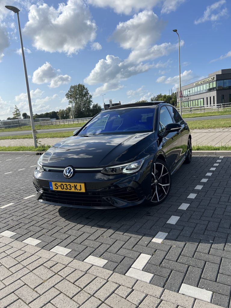 VOLKSWAGEN – GOLF