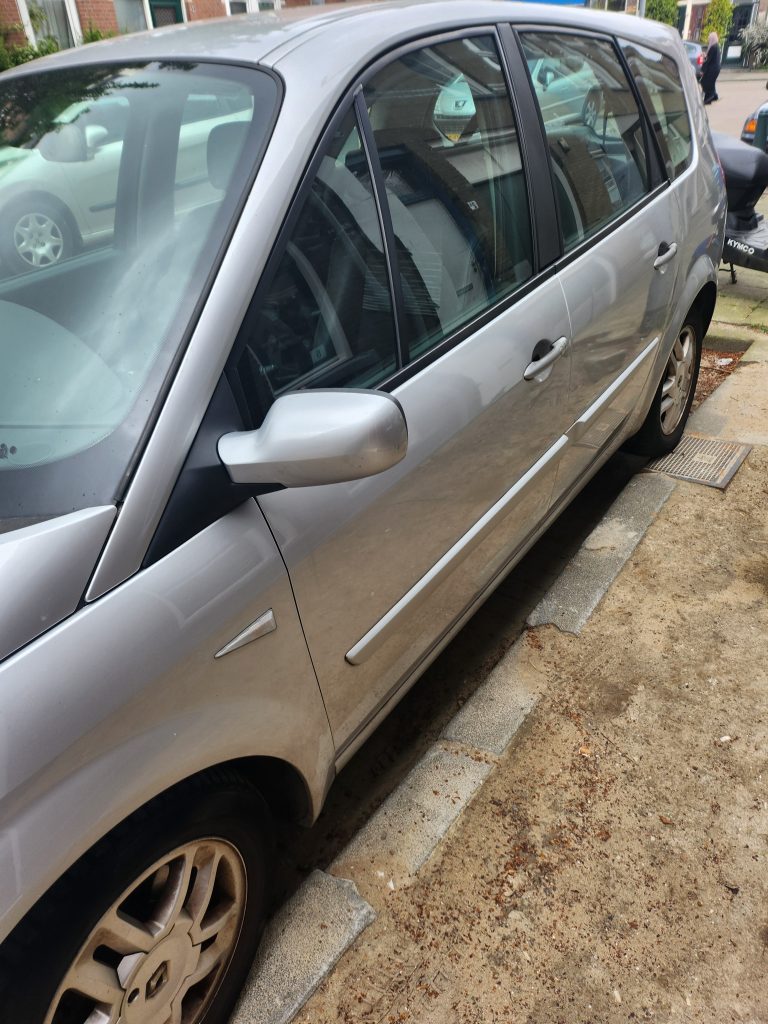 RENAULT – GRAND SCENIC