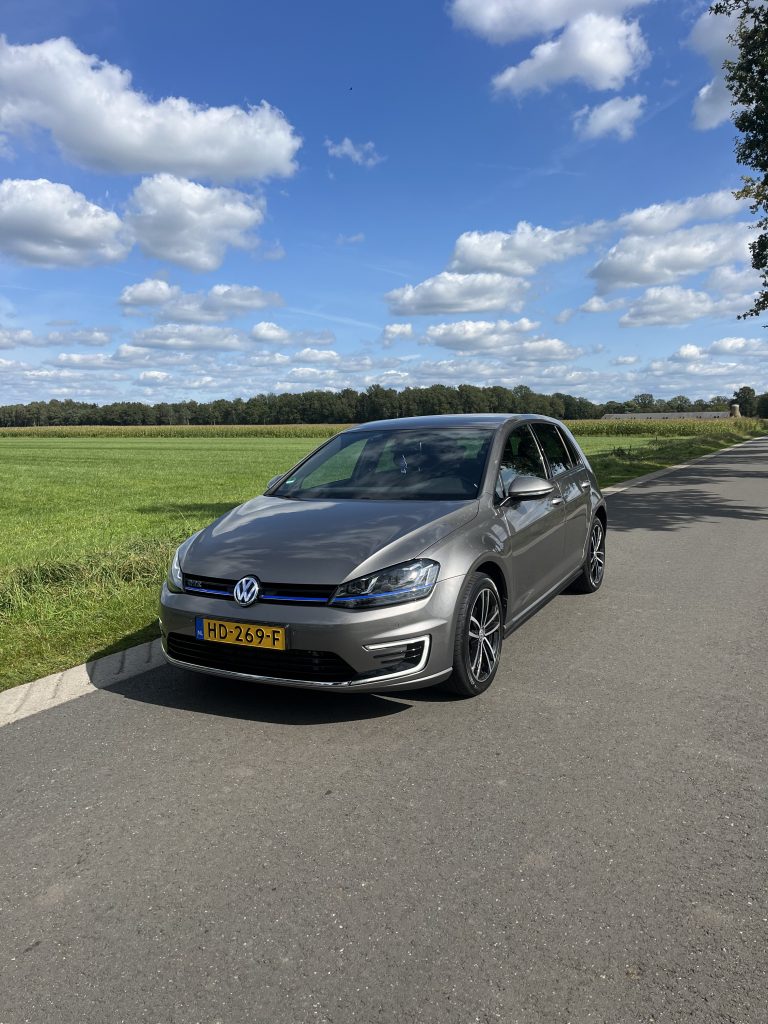 VOLKSWAGEN – GOLF