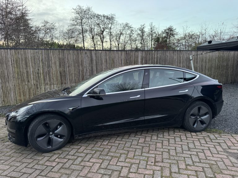 TESLA – MODEL 3